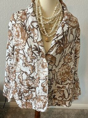 Queenspark White Button-Down Floral Shirt with Beige Print